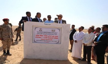 وضع حجر الأساس لمحطة كهرباء بالطاقة الشمسية في حضرموت