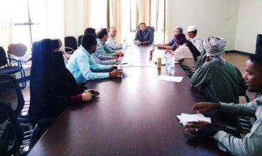 محافظ أبين يترأس اجتماعا بمجلس إدارة المؤسسة المحلية للمياه والصرف الصحي بالمحافظة