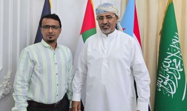 الرئيس الزُبيدي يشيد بموهبة الشاعر أسامة المحوري المشارك في مسابقة أمير الشعراء بأبوظبي