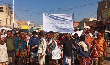 أبين : استمرار المظاهرات والاحتجاجات الشعبية بزنجبار للاسبوع الثالث تنديداً بتردي الأوضاع المعيشية