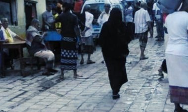 العثور على جثة إمراءة داخل منزلها متوفية منذ 3 ايام في العاصمة عدن