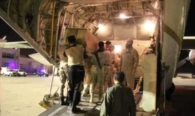 طائرة عسكرية تصل سيئون وتقل جثامين الشهداء السعوديين