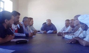 السلطة المحلية بمديرية الضالع تؤكد وقوفها إلى جانب معلمي المديرية