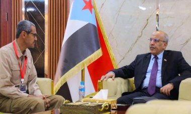 الكثيري يطّلع على التحديات التي يشكلها استمرار تدفق النازحين إلى وادي وصحراء حضرموت