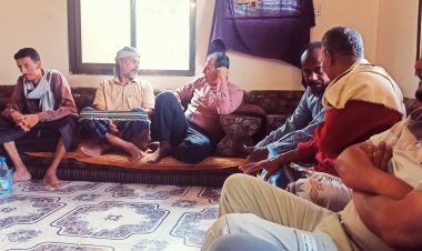 نائب رئيس انتقالي أبين يؤدي واجب العزاء لأسرة الفقيد علي سالم القيناشي