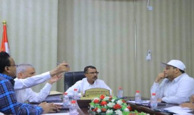 السلطة المحلية بالمهرة توكد على دعم المخططات التنموية في المحافظة