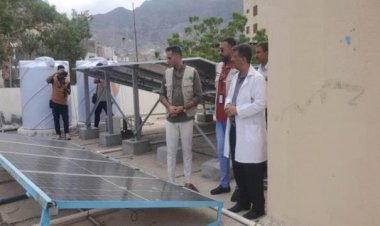 بدعم كويتي..تسليم منظومة طاقة شمسية لمركز الطوارئ التوليدية بالتواهي