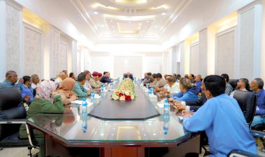 الكثيري يترأس اجتماعًا موسعًا لمناقشة الوضع العام مع نقابات عمال الجنوب وممثلي الاتحادات والهيئات العسكرية والأمنية الجنوبية