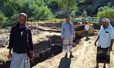 المخيري والهيثمي يتفقدان أعمال البناء في مشروع المركز الصحي الجديد بيافع سرار