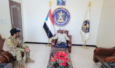 الشيخ لحمر يناقش مع العميد وجدي باعوم أركان قوات دفاع شبوة مستجدات الأوضاع الأمنية والعسكرية بالمحافظة