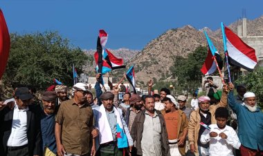 انتقالي سرار ينظم مسيرة جماهيرية حاشدة احتفالاً بذكرى عيد الاستقلال الـ30 من نوفمبر