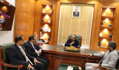 محافظ حضرموت يبحث دعم مطار الريان بأجهزة ملاحية حديثة