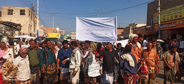 أبين : استمرار المظاهرات والاحتجاجات الشعبية بزنجبار للاسبوع الثالث تنديداً بتردي الأوضاع المعيشية