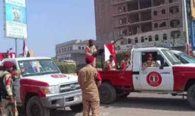 قوات الشرطة العسكرية الجنوبية تنفذ حملة عسكرية في سوق الكراع بالعاصمة عدن