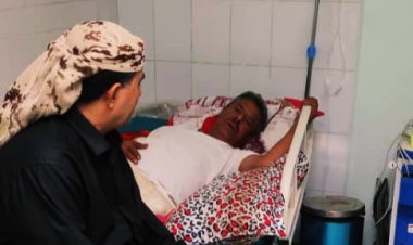 نائب رئيس انتقالي أبين يزور رئيس تنفيذية انتقالي خنفر للاطمئنان على صحته بعد إجراء عملية جراحية