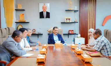 لملس يناقش مع مسؤولي الإحصاء وإدارة مخيمات النازحين آليات الحصر وتنظيم العمل مع المنظمات