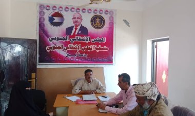 القائم بأعمال رئيس منسقية جامعة أبين يلتقي بمدير إدارة الشباب والرياضة بالمجلس الانتقالي بالمحافظة