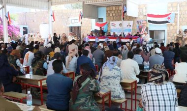 فريق التوعية السياسية يعقد لقاءً موسعًا في مديرية الحصين