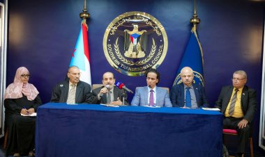 فريق التواصل وتعزيز الوعي السياسي في المجلس الانتقالي يلتقي القيادات الأمنية والعسكرية بالعاصمة عدن