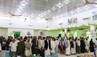 فريق التواصل السياسي يلتقي مشايخ و أعيان و رجال أعمال و نشطاء شباب بالمهرة.