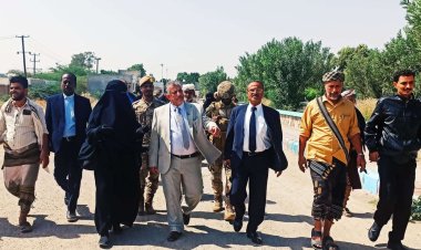 فريق التواصل وتعزيز الوعي السياسي بالمجلس الانتقالي يطلع على أوضاع ساحة الشهداء في أبين