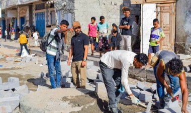 مدير صيرة يطلع على مشروعي رصف شارع سالم علي وتأهيل سينما أروى