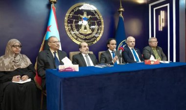 فريق التواصل وتعزيز الوعي السياسي بالمجلس الانتقالي يلتقي الشخصيات الاجتماعية في العاصمة عدن