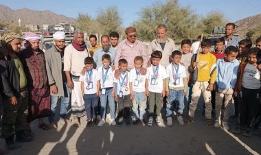 حشد شعبي كبير يستقبل المشاركين في مسابقة الحساب الذهني من أبطال مدرسة يسلم حسين بمنطقة رخمة بيافع رصُد