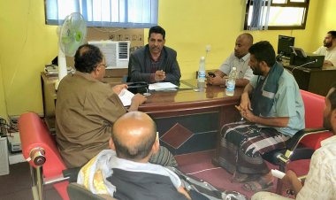 الجوهري والمغربي يُناقشان طبيعة عمل مكتب الواجبات الزكوية بمديرية الملاح