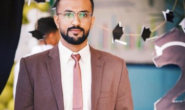 الطالب عبدالله محمود اليافعي يحصد المركز الأول في كلية الطب القسم البشري بجامعة عدن