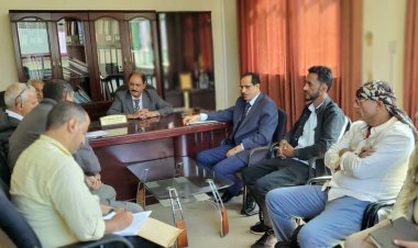 محافظ الضالع يناقش خطة تطوير الاستثمار مع مدراء المكاتب التنفيذية