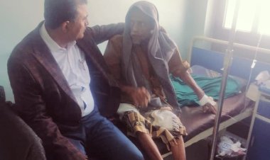 نائب رئيس انتقالي أبين يطمئن على صحة المناضل عادل عوض