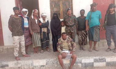 إدارة أمن أحور تسلم طفل مفقود من حضرموت إلى أهله