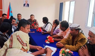 نائب رئيس انتقالي أبين يلتقي الهيئة التنفيذية بانتقالي مكيراس ويناقش أوضاع المديرية