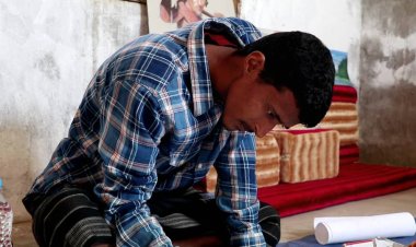 من رحم المعاناة يولد الإبداع الرسام محمد الحنشي موهبة تستحق الدعم