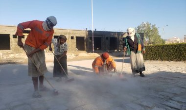 وحدة النظافة و التحسين بمديرية القطن تقوم بقص الأشجار بالشوارع العامة و حملة تنظيف امام مجمع الدوائر الحكومية بالمديرية