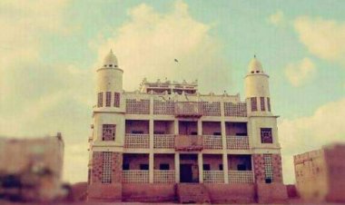 الشيخ عيدروس علي عيدروس العولقي وإخوانه يشكرون كل من عزاهم بوفاة والدتهم الفاضلة