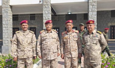 قائد المنطقة العسكرية الثانية يزور الأكاديمية العسكرية العُليا بالعاصمة عدن