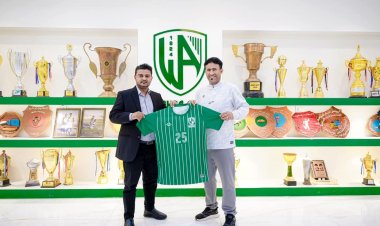 نادي وحدة عدن يتعاقد مع المدرب الأسيوي قيس محمد صالح