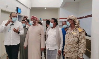 محافظ سقطرى يطلع على الخدمات الطبية بمستشفى خليفة ويشيد بجهودها التطويرية المستمرة