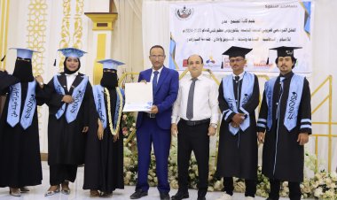 بحضور مدير عام دارسعد.. العاصمة عدن تحتفل بتخرج دفعة جديدة لطلاب وطالبات البكالوريوس بكلية المجتمع