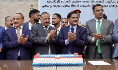 بعد توقف لأكثر من 10 سنوات.. البحسني يدشن استئناف الرحلات الجوية بين مطاري الريان والقاهرة