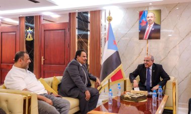 الكثيري يطلع على جهود شركة النفط بالعاصمة عدن للحفاظ على استقرار السوق المحلية