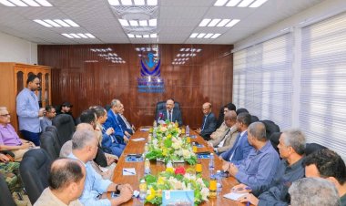 استمراراً لزياراته الميدانية لمرافق الوزارة.. وزير النقل يتفقد أوضاع مؤسسة موانئ البحر العربي