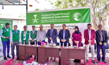 توزيع مستلزمات تعليمية ومقاعد دراسية لمراكز محو الأمية وذوي الإعاقة في حضرموت