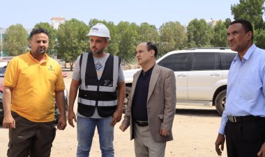 مدير عام دارسعد يتفقد سير العمل في مشروع بناء ثانوية سمير راوح بالمديرية