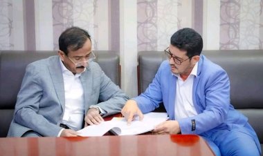 المحافظ بن الوزير يناقش خطة صندوق الطرق، ويؤكد ان العام 2025م سيشهد نقلة في مشاريع الطرقات