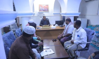 مدير عام مديرية تريم يلتقي لجنة نادي الابل والهجن بالمديرية