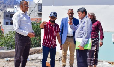 زيارة تفقدية لسير أعمال ترميم قاعة الاجتماعات بمديرية صيرة بعدن