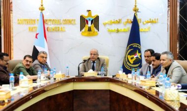 الكثيري يرأس اجتماعاً مشتركاً لقيادات من المجلس الانتقالي وقيادة السلطة المحلية والأمن بالعاصمة عدن